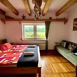Dworek Nad Jeziorem Z Prywatna Plaza Ferienhaus