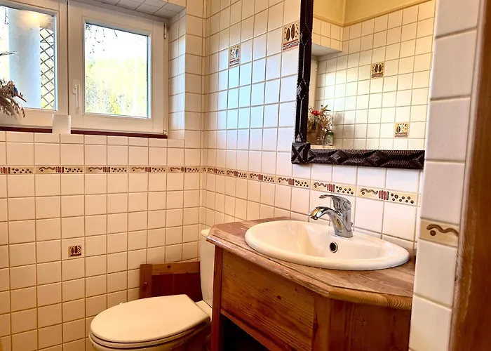 Dom wakacyjny Dworek Nad Jeziorem Z Prywatną Plażą Krąg